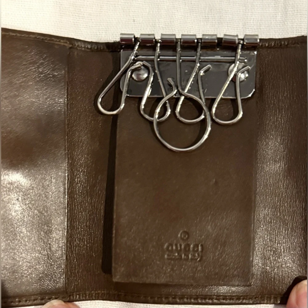 GUCCI Monogram Key Chain. Brown and Tan Key Case and Card Holder. - Picture 6 of 11